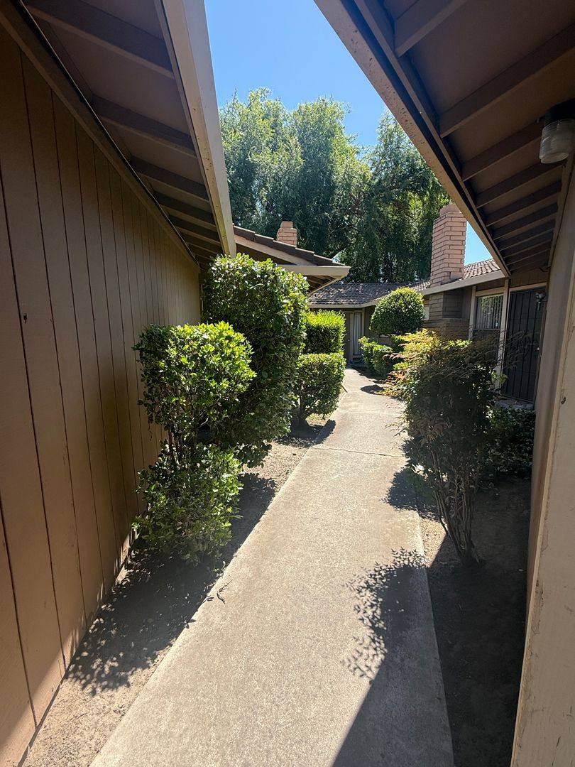 Townhouse for rent at 5614 Cascade Court, Stockton, CA 95207