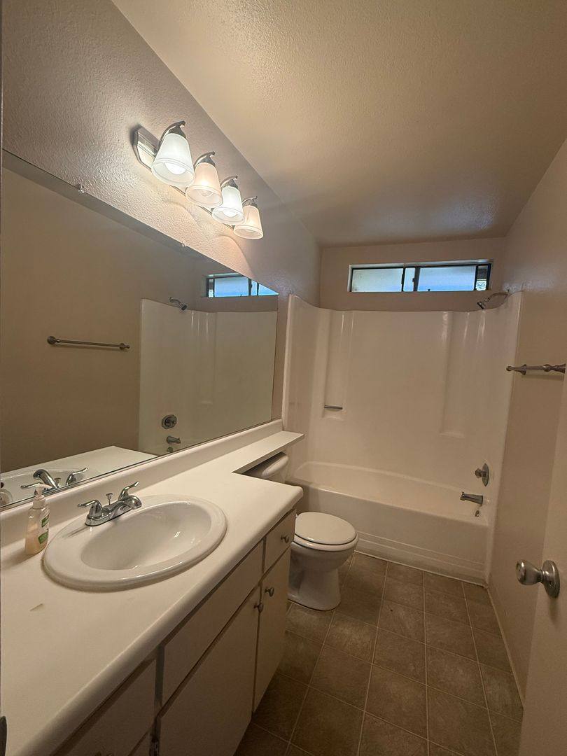 Townhouse for rent at 5614 Cascade Court, Stockton, CA 95207
