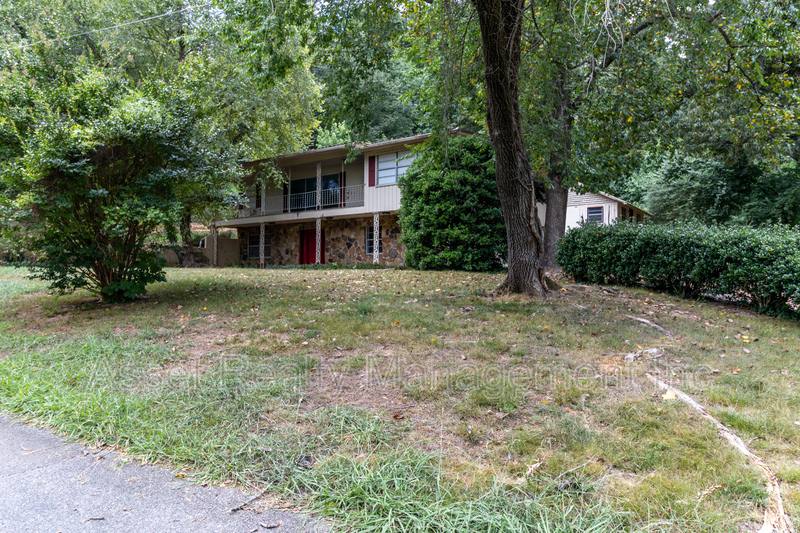 House for rent at 630 Colonial Dr, Harriman, TN 37748