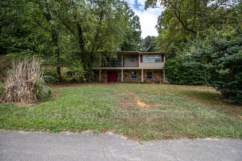 House for rent at 630 Colonial Dr, Harriman, TN 37748