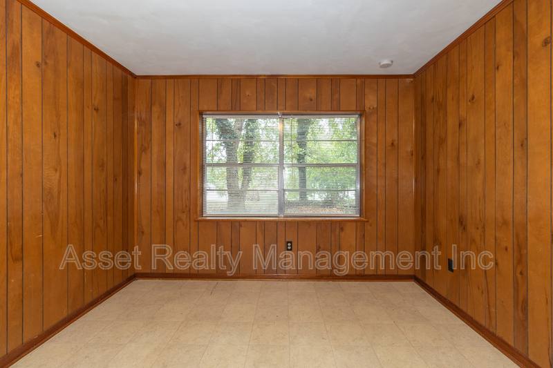 House for rent at 630 Colonial Dr, Harriman, TN 37748