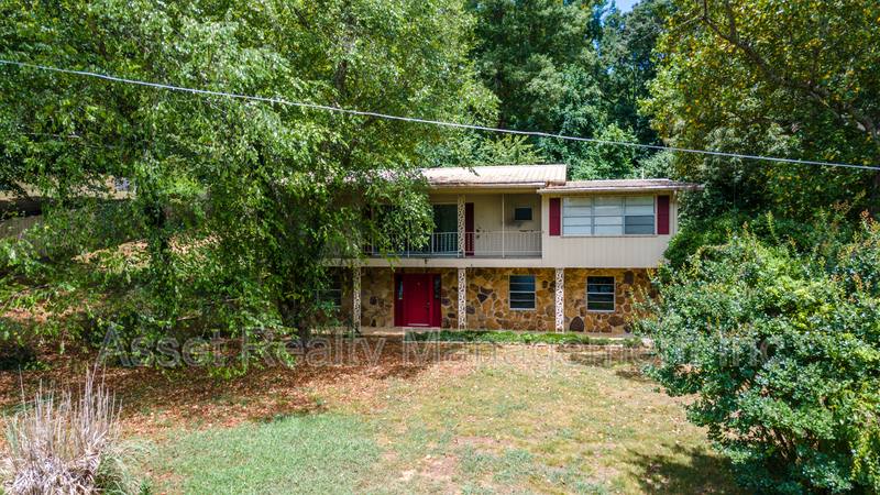 House for rent at 630 Colonial Dr, Harriman, TN 37748