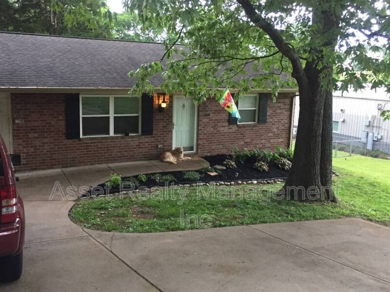 House for rent at 3331 Dewine Rd, Knoxville, TN 37921