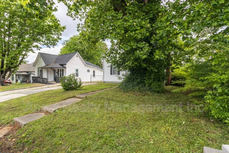 House for rent at 2638 Barton Dr, Knoxville, TN 37917