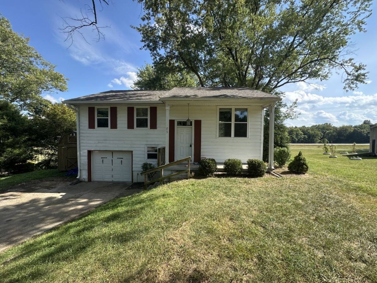 House for rent at 213 S Poplar Dr, Ellettsville, IN 47429
