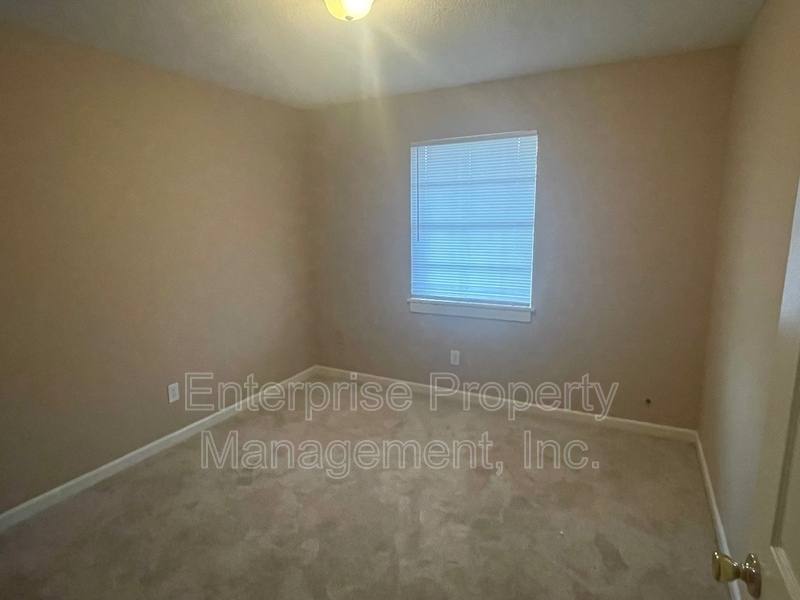 Apartment for rent at 1982 Goldbrier Lane, Memphis, TN 38134