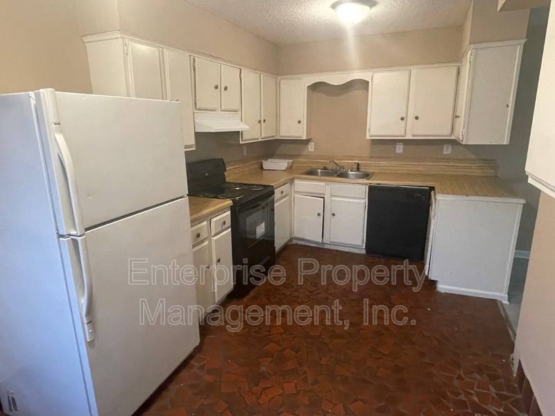 Apartment for rent at 1982 Goldbrier Lane, Memphis, TN 38134