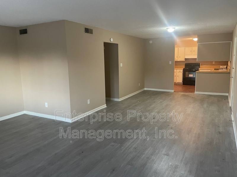 Apartment for rent at 1982 Goldbrier Lane, Memphis, TN 38134
