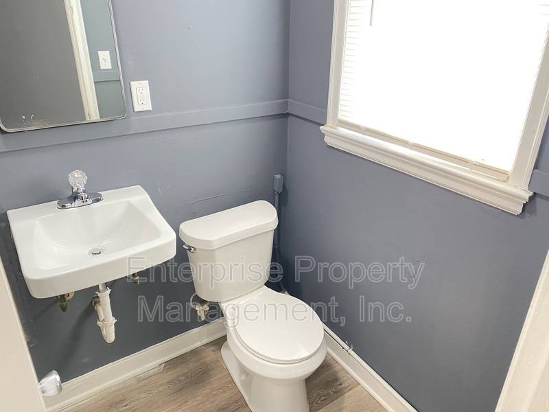 Apartment for rent at 1111 N Parkway #6, Memphis, TN 38105