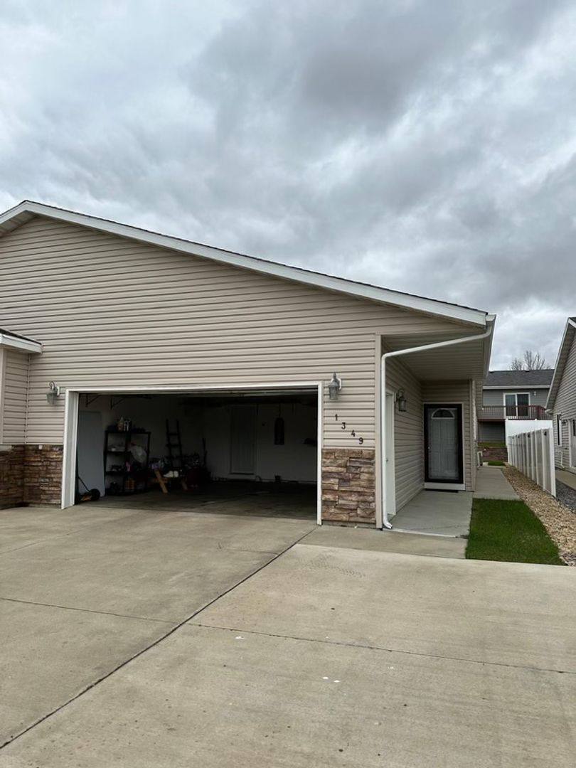 Townhouse for rent at 1349 15th St W, Dickinson, ND 58601