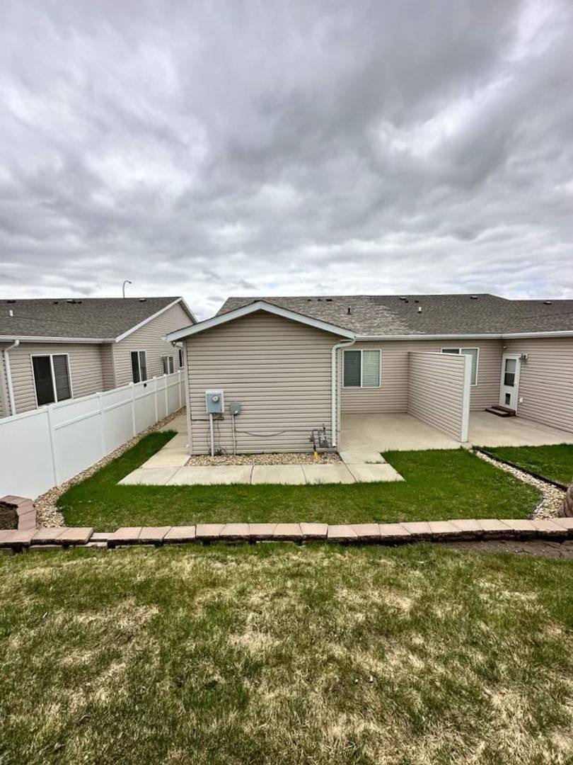 Townhouse for rent at 1349 15th St W, Dickinson, ND 58601