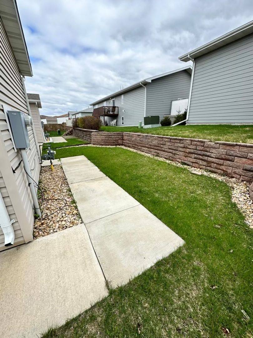 Townhouse for rent at 1349 15th St W, Dickinson, ND 58601