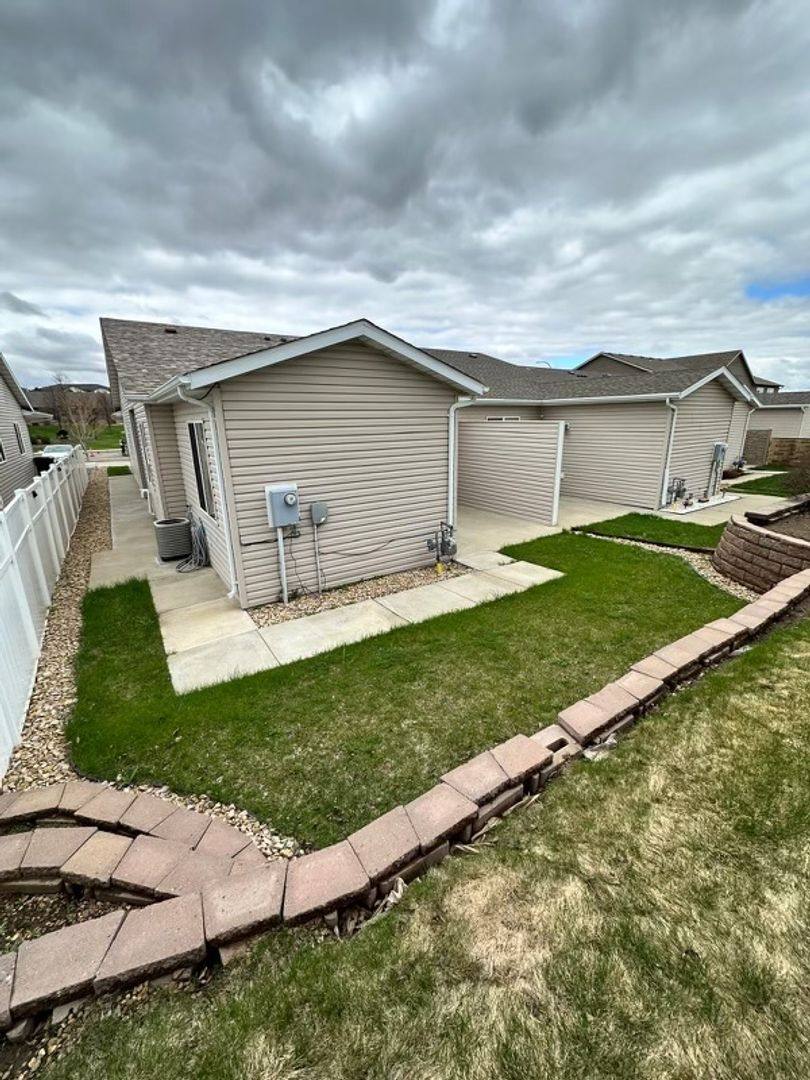 Townhouse for rent at 1349 15th St W, Dickinson, ND 58601