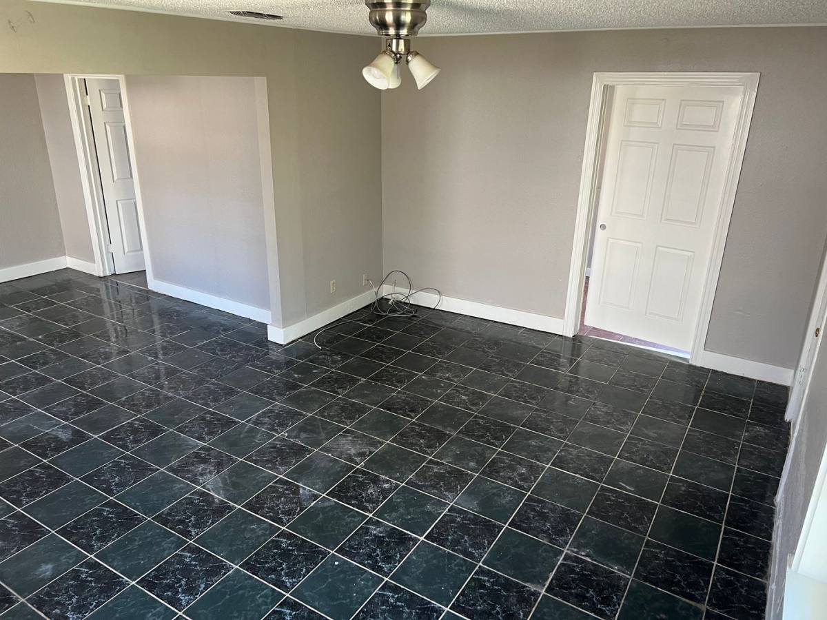 House for rent at 1704 S Hutchings Blvd, Longview, TX 75602
