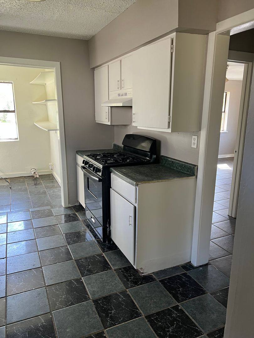 House for rent at 1704 S Hutchings Blvd, Longview, TX 75602