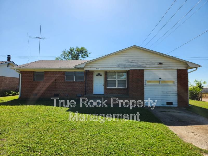 House for rent at 933 Crestview Ave, Ada, OK 74820