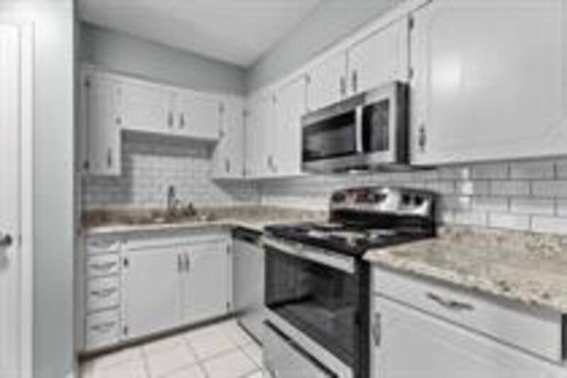 Apartment for rent at 5 NW O'Brien Rd #4, Lees Summit, MO 64063