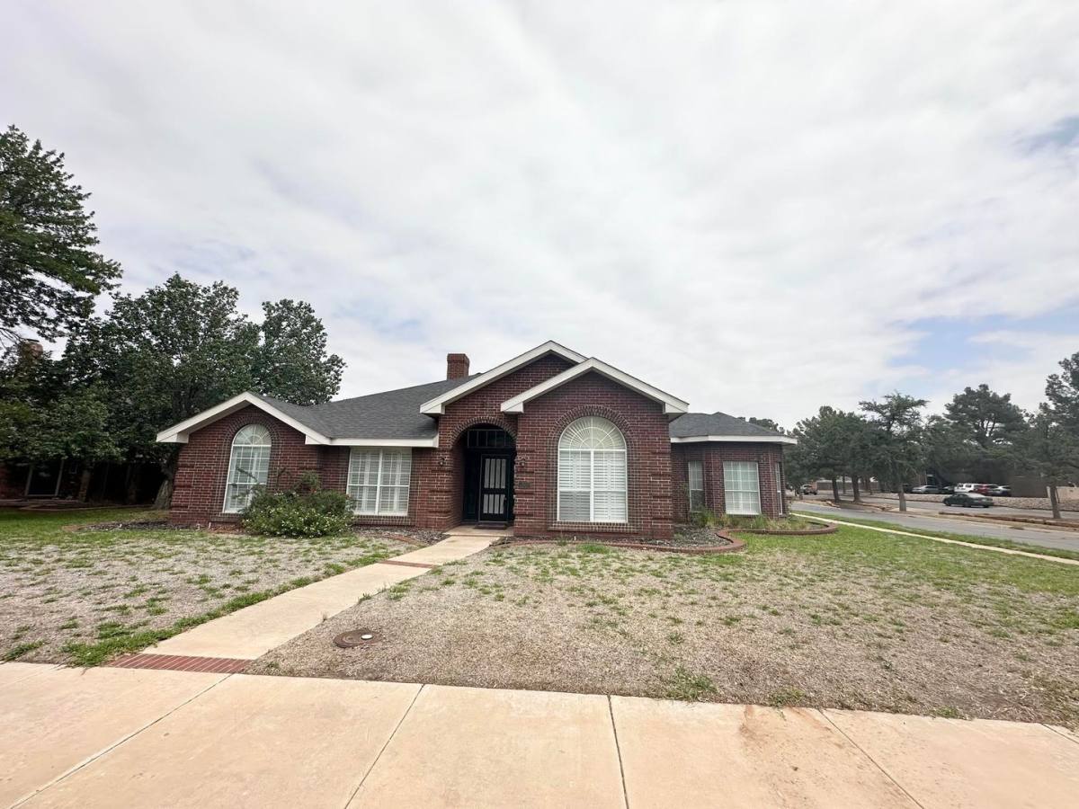 House for rent at 1800 Dukes Dr, Midland, TX 79705