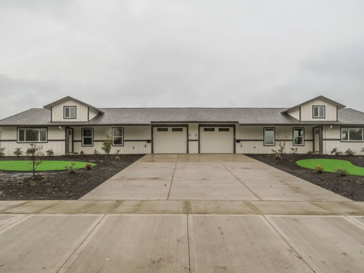Townhouse for rent at 2900 N Crater Lane, Newberg, OR 97132