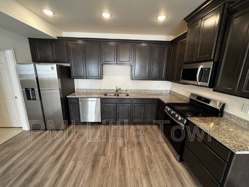 Townhouse for rent at 23588 E Ida Dr #C, Aurora, CO 80016