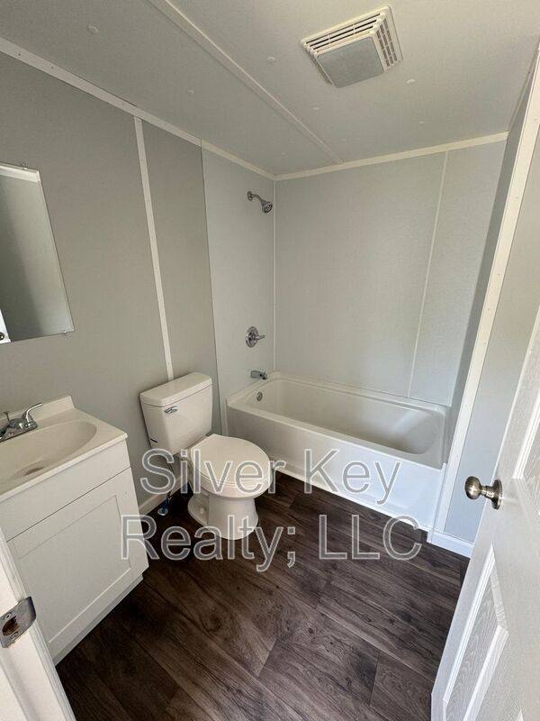 House for rent at 1004 S Jackson St #A8, Athens, TN 37303