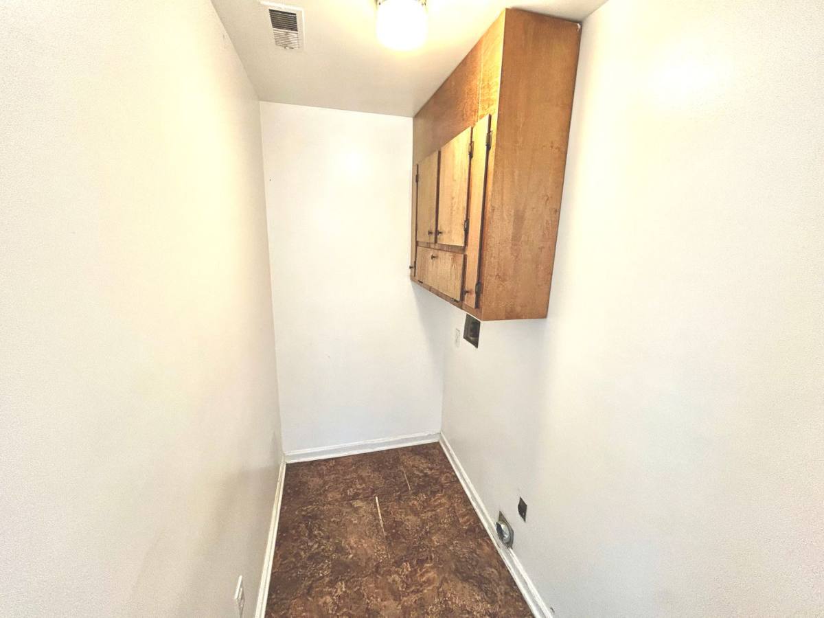 House for rent at 221 S Mesa Dr, Hopewell, VA 23860