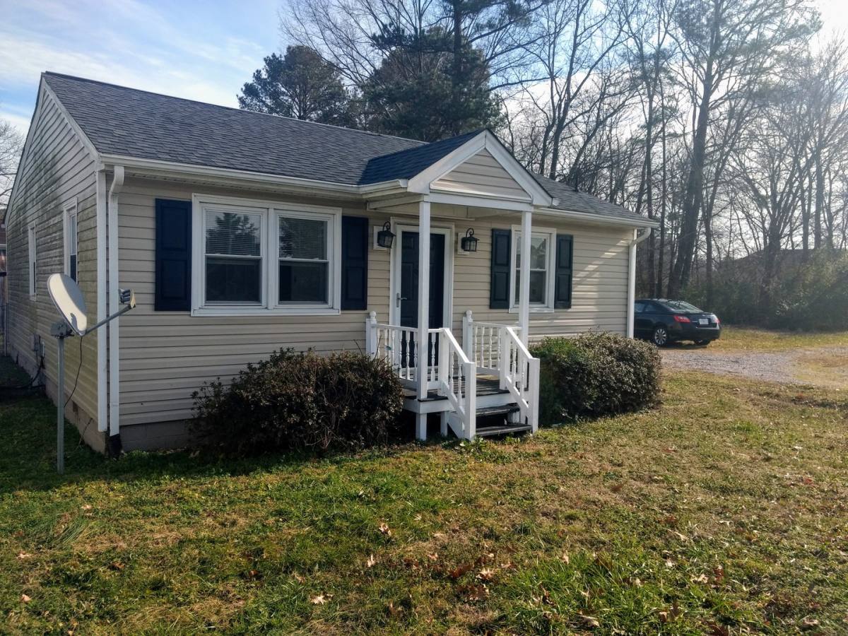 House for rent at 221 S Mesa Dr, Hopewell, VA 23860