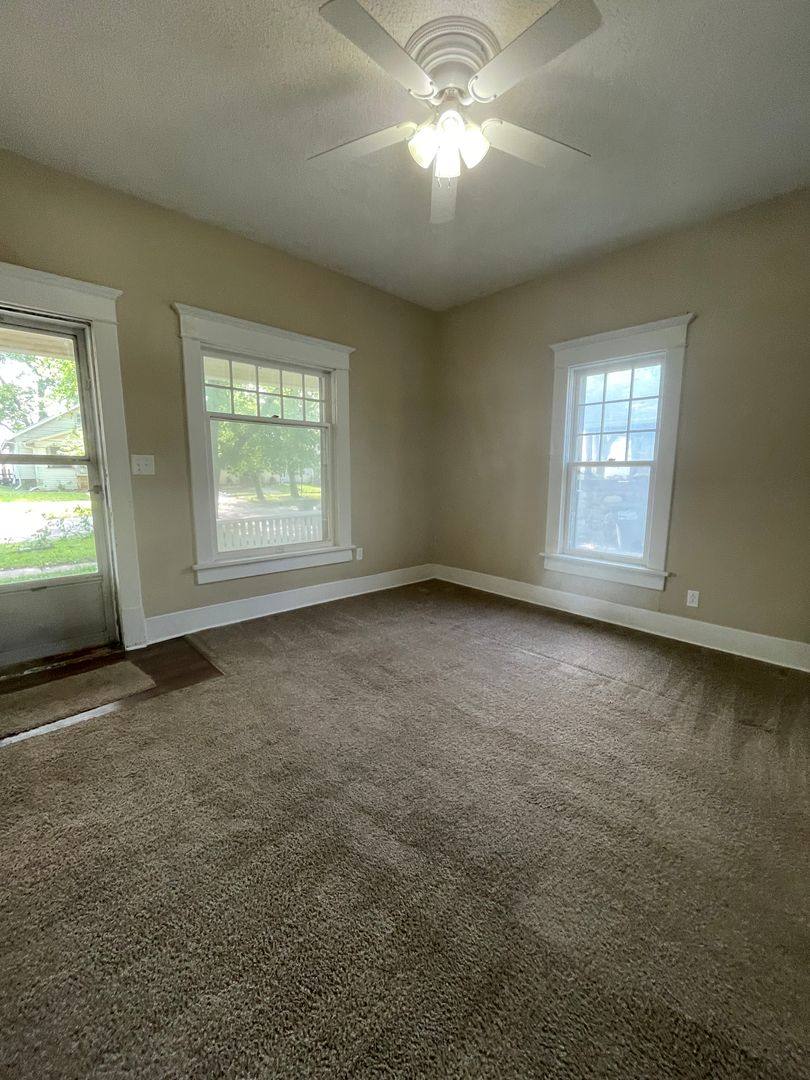 House for rent at 417 Constitution St, Emporia, KS 66801