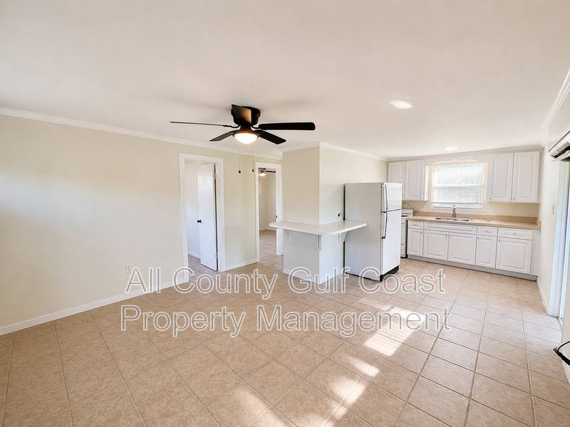 House for rent at 832 Pine St, Englewood, FL 34223