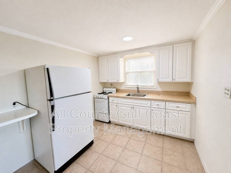 House for rent at 832 Pine St, Englewood, FL 34223