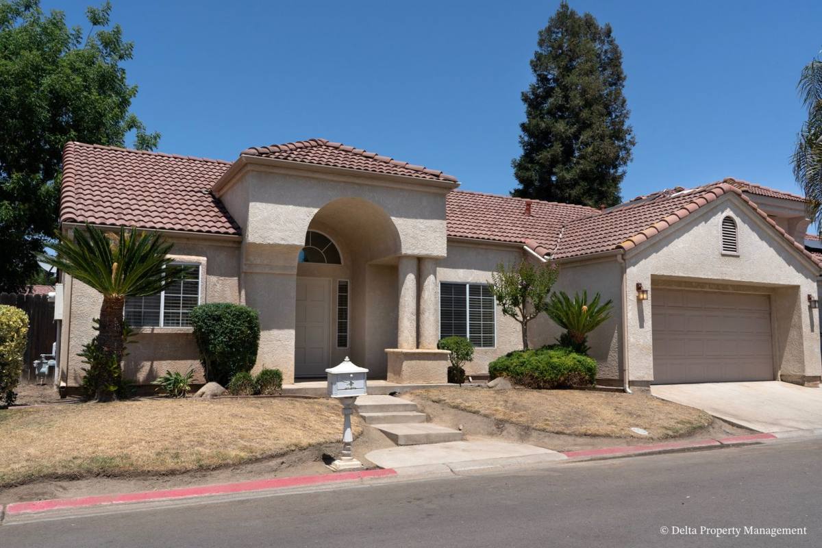 House for rent at 1044 E Manhattan Ave, Fresno, CA 93720