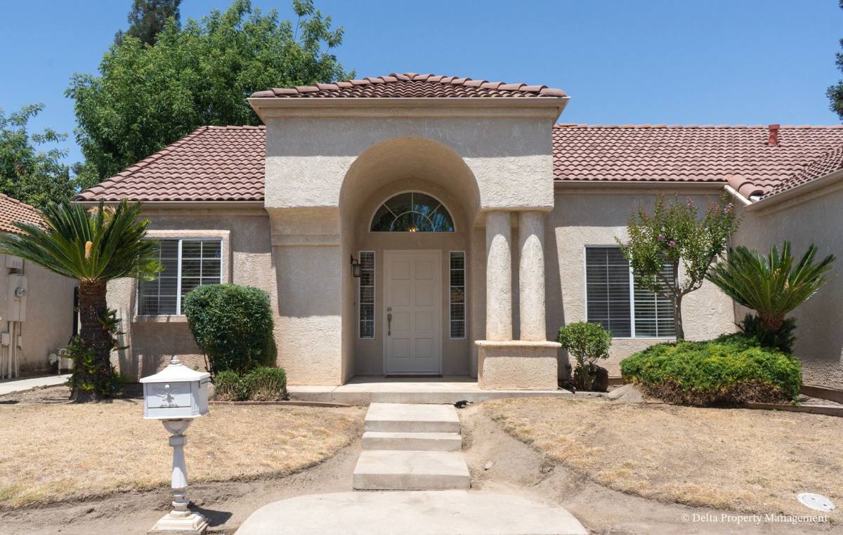 House for rent at 1044 E Manhattan Ave, Fresno, CA 93720