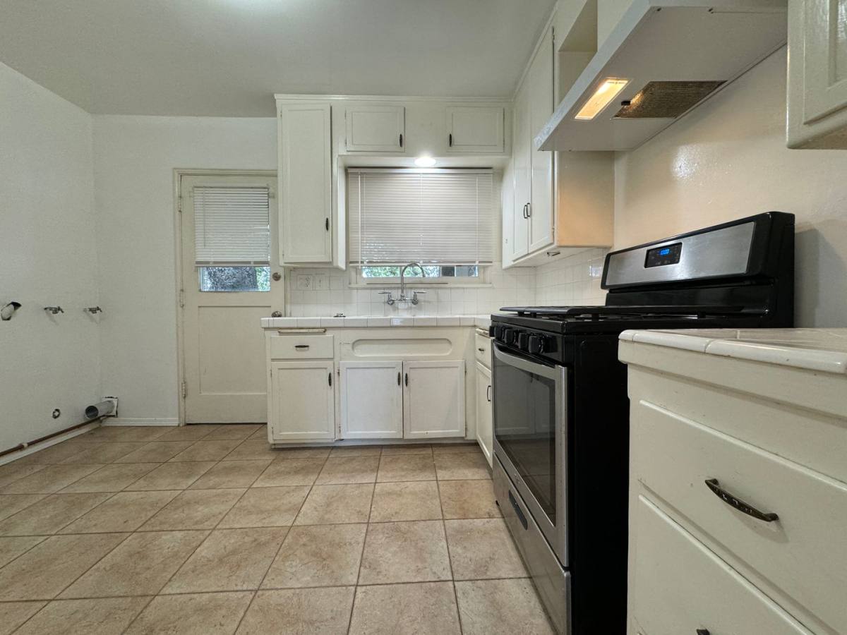 Apartment for rent at 390-396 Pasadena Ave, South Pasadena, CA 91030
