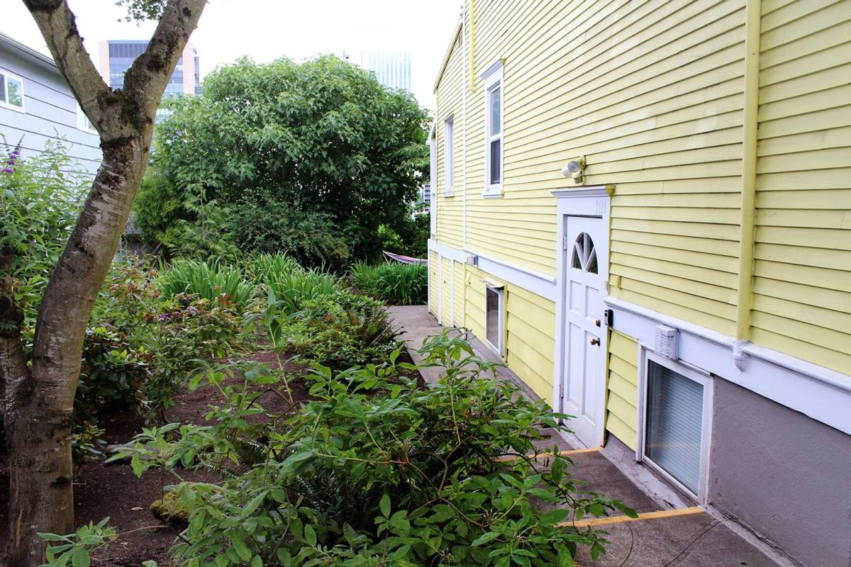 Apartment for rent at 3414, 3416, 3418 S Kelly Ave, Portland, OR 97239