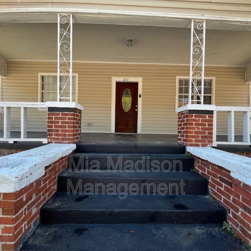 Apartment for rent at 211 W 59th St #A, Savannah, GA 31405
