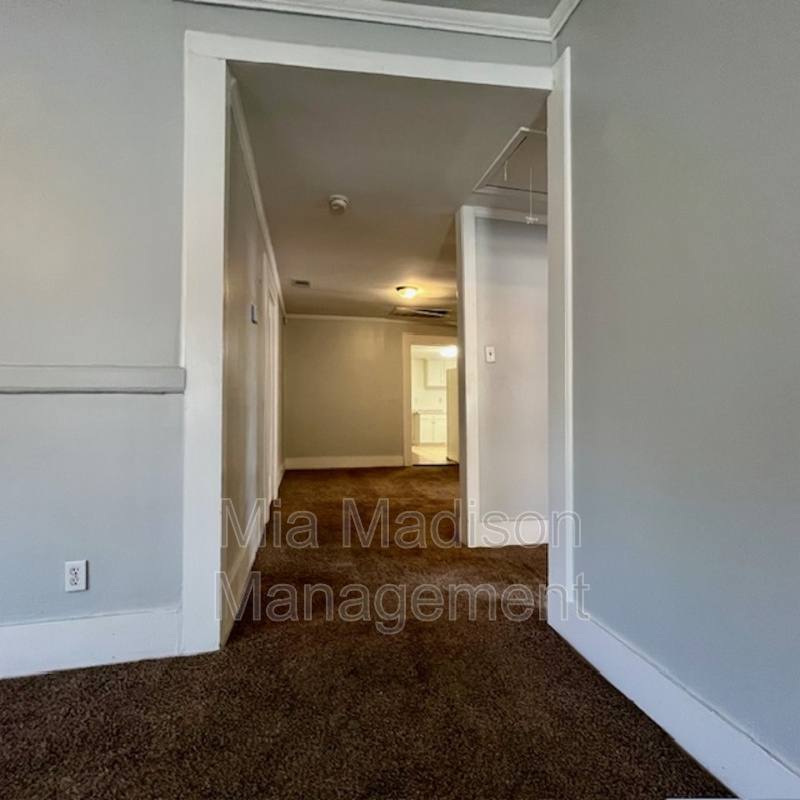 Apartment for rent at 211 W 59th St #A, Savannah, GA 31405