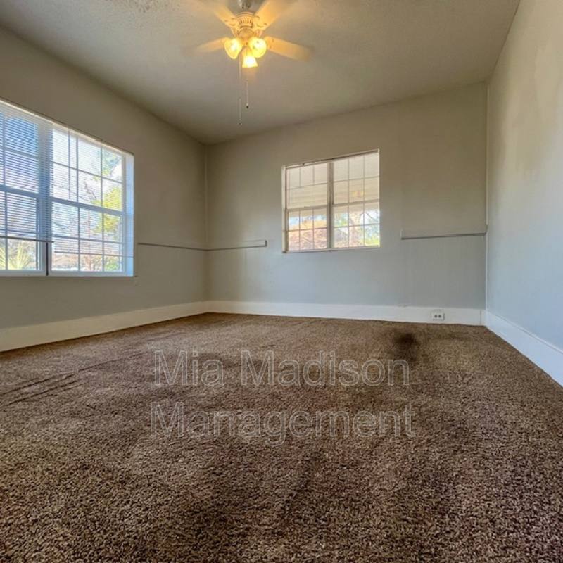 Apartment for rent at 211 W 59th St #A, Savannah, GA 31405