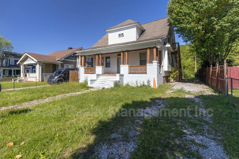 Apartment for rent at 3043 E 5th Ave #1, Knoxville, TN 37914