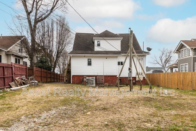 Apartment for rent at 3043 E 5th Ave #1, Knoxville, TN 37914