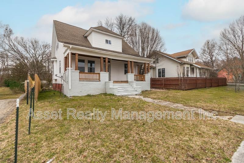 Apartment for rent at 3043 E 5th Ave #1, Knoxville, TN 37914