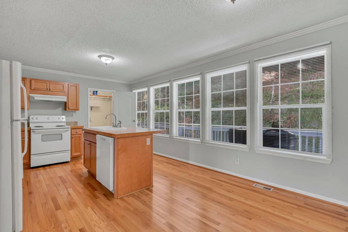Apartment for rent at 1386 Buck Mountain Rd, West Jefferson, NC 28694