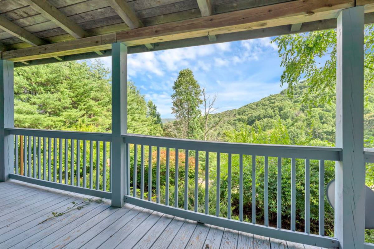 Apartment for rent at 1386 Buck Mountain Rd, West Jefferson, NC 28694