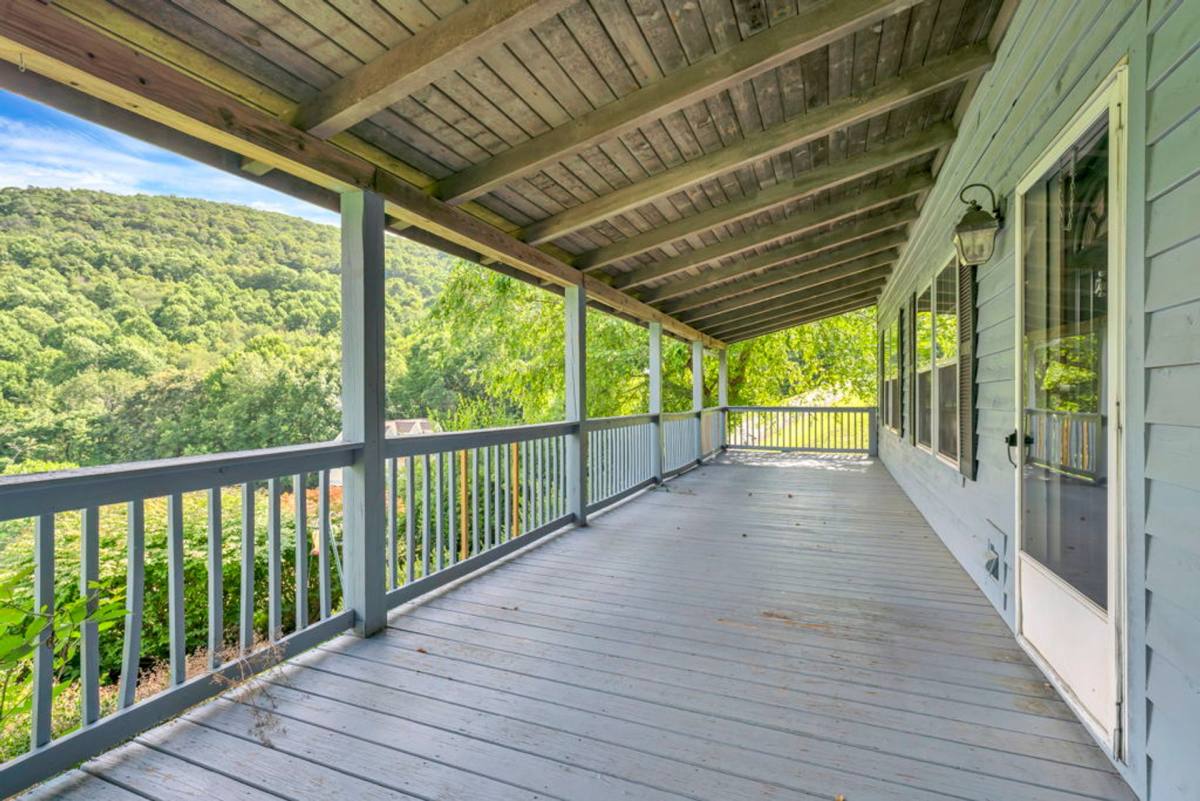 Apartment for rent at 1386 Buck Mountain Rd, West Jefferson, NC 28694