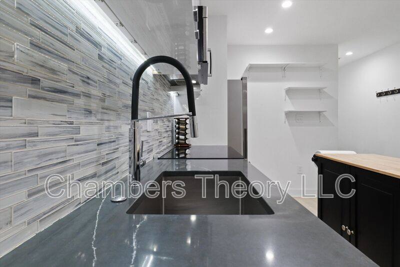 Apartment for rent at 4 R St NW #5, Washington, DC 20001