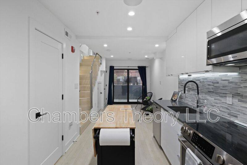 Apartment for rent at 4 R St NW #5, Washington, DC 20001