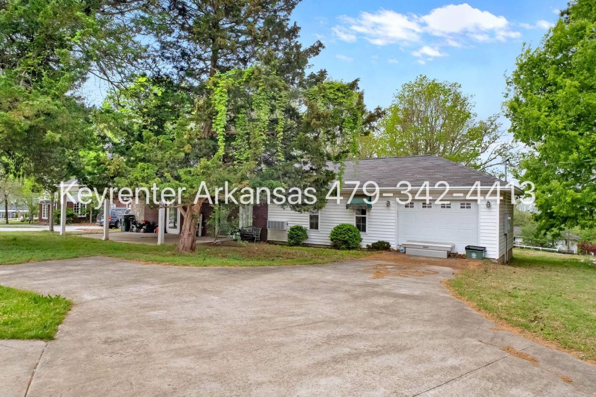 House for rent at 255 W Lawson St #2, Fayetteville, AR 72703