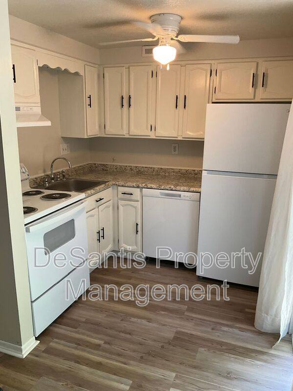 House for rent at 446 Crosby Dr, Canonsburg, PA 15317