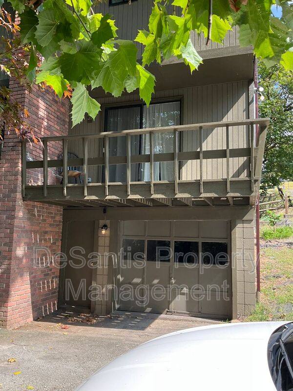 House for rent at 446 Crosby Dr, Canonsburg, PA 15317