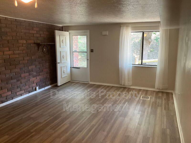 House for rent at 446 Crosby Dr, Canonsburg, PA 15317