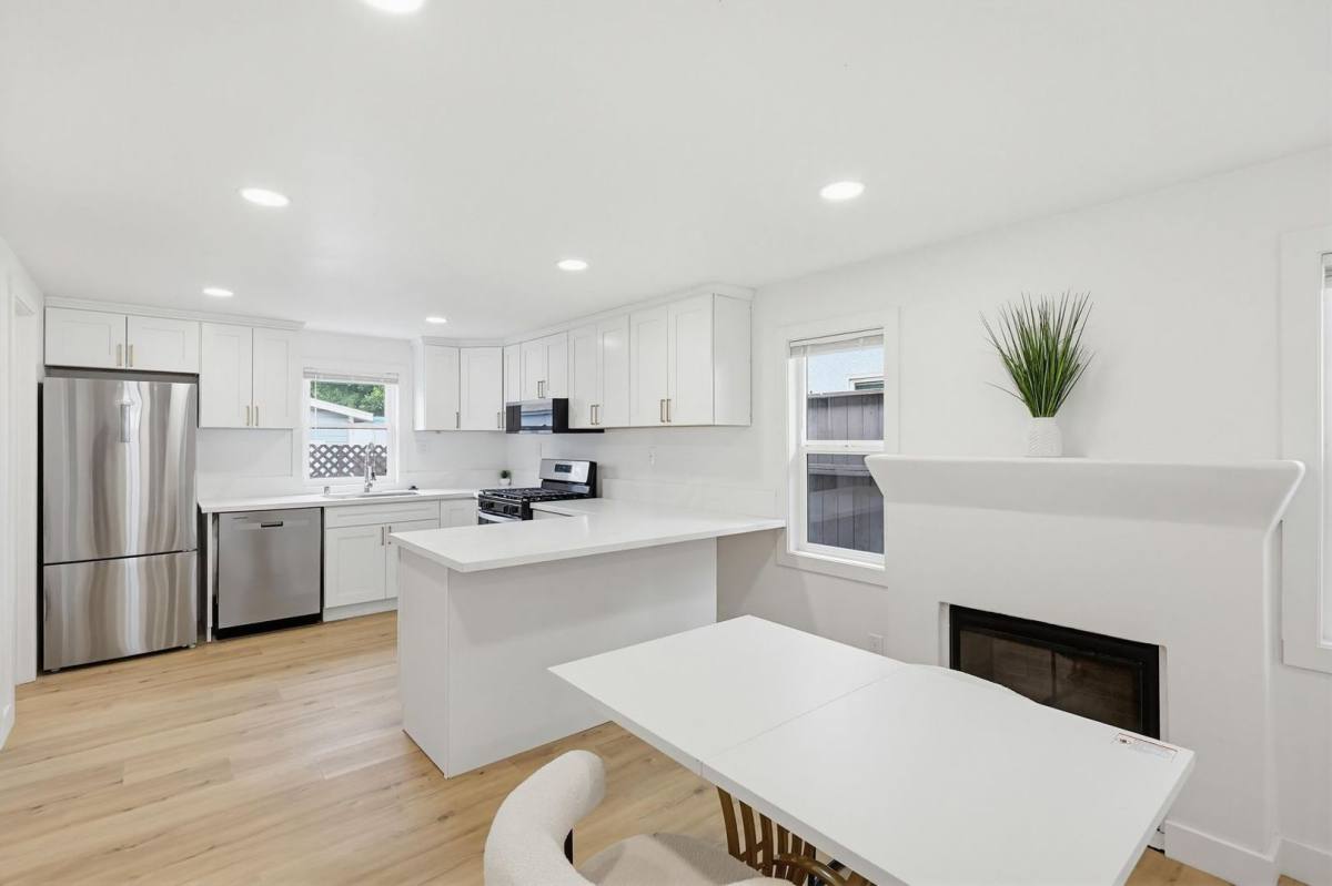 Apartment for rent at 4853 Long Branch Ave, San Diego, CA 92107